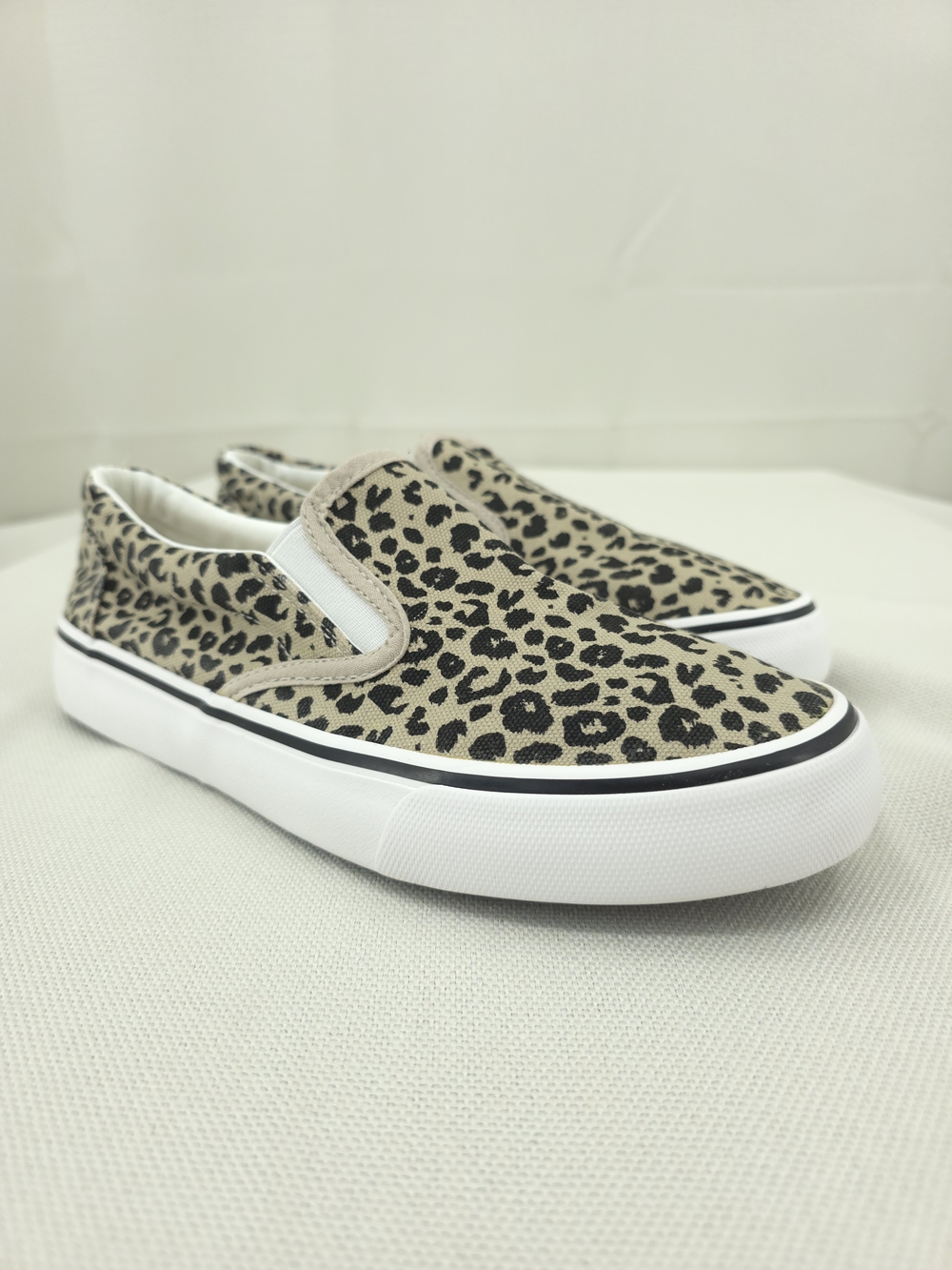 Leopard Print Canvas Slip On Sneakers Flat Casual Shoes - Size 9